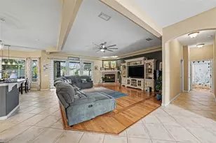 2305 Valrico Forest Dr, Valrico, FL 33594 - Photo 4