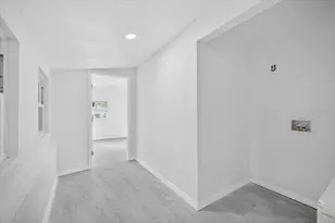 5801 Magnolia St N, Saint Petersburg, FL 33703 - Photo 14