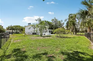 6827 Tequesta Dr, Seminole, FL 33777 - Photo 42