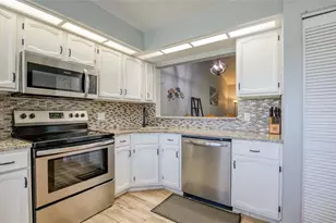 2478 Bentley Dr, Palm Harbor, FL 34684 - Photo 10
