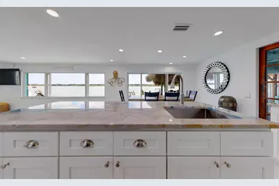 326 176th Avenue Circle, Redington Shores, FL 33708 - Photo 10