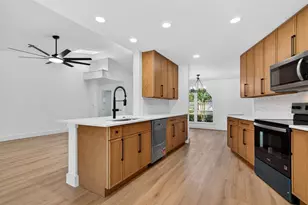 1043 Ridge View Ln, Palm Harbor, FL 34683 - Photo 12