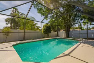 1043 Ridge View Ln, Palm Harbor, FL 34683 - Photo 4