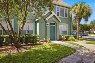 10562 Windsor Lake Ct, Tampa, FL 33626 - Photo 2