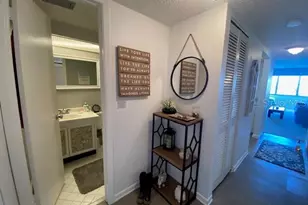 4575 Cove Cir, Saint Petersburg, FL 33708 - Photo 4