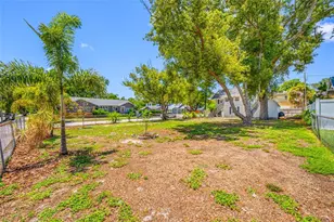 2415 11th St N, Saint Petersburg, FL 33704 - Photo 4