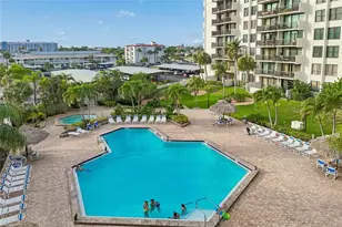 400 Island Way, Clearwater Beach, FL 33767 - Photo 2
