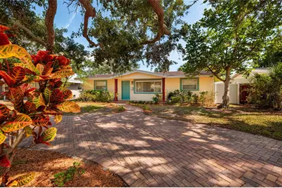 230 43rd Avenue NE, Saint Petersburg, FL 33703 - Photo 1