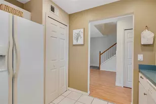 8198 Eagles Park Dr, Saint Petersburg, FL 33709 - Photo 16