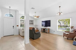 2468 Hidden Pines Ln, Clearwater, FL 33761 - Photo 4