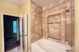 13212 Arbor Isle Dr, Tampa, FL 33637 - Photo 20