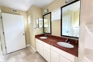 13212 Arbor Isle Dr, Tampa, FL 33637 - Photo 12