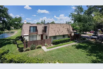 15206 W Pond Woods Drive, Tampa, FL 33618 - Photo 2