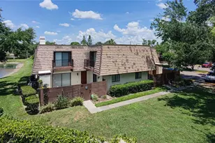 15206 W Pond Woods Dr, Tampa, FL 33618 - Photo 2