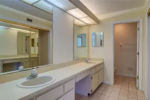 15206 W Pond Woods Dr, Tampa, FL 33618 - Photo 36