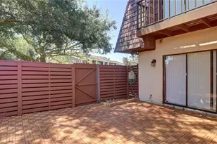 15206 W Pond Woods Dr, Tampa, FL 33618 - Photo 10
