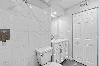 51 Island Way #411, Clearwater Beach, FL 33767 - Photo 16
