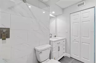 51 Island Way, Clearwater Beach, FL 33767 - Photo 16