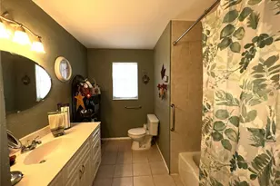 6221 Lullabye Ln, Zephyrhills, FL 33541 - Photo 16