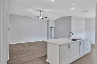 7056 Gideon Circle, Zephyrhills, FL 33541 - Photo 10