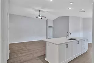 7056 Gideon Cir, Zephyrhills, FL 33541 - Photo 10