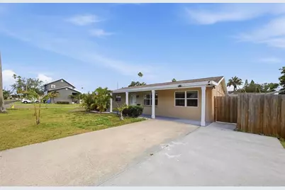 1565 Connecticut Avenue NE, Saint Petersburg, FL 33703 - Photo 2