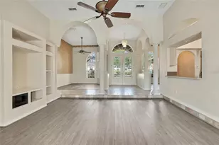 300 Hampshire Ave, Spring Hill, FL 34606 - Photo 10