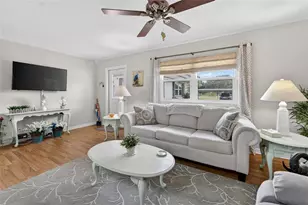 301 Kings Blvd, Sun City Center, FL 33573 - Photo 6