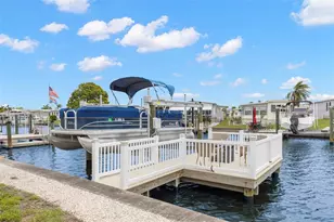 124 Americana Ct NE, Saint Petersburg, FL 33702 - Photo 4