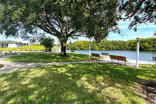 124 Americana Ct NE, Saint Petersburg, FL 33702 - Photo 32