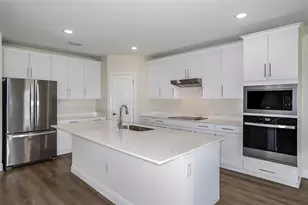 31681 Bienville Ln, Wesley Chapel, FL 33545 - Photo 2