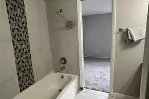 12710 Raeburn Way, Tampa, FL 33624 - Photo 14