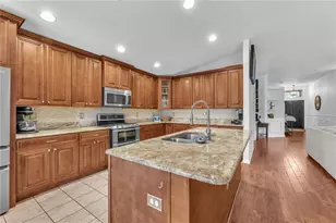 16316 Bridgeglade Ln, Lithia, FL 33547 - Photo 2