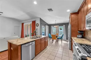 16316 Bridgeglade Ln, Lithia, FL 33547 - Photo 4