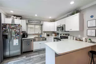 15307 W Pond Woods Dr, Tampa, FL 33618 - Photo 14
