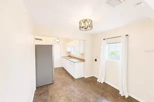 201 35th St S, Saint Petersburg, FL 33711 - Photo 6