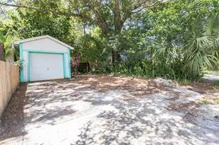201 35th St S, Saint Petersburg, FL 33711 - Photo 12