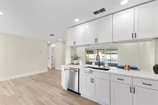 4430 Carson St NE, Saint Petersburg, FL 33703 - Photo 8