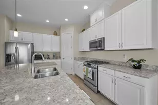 8707 Sorano Villa Dr, Tampa, FL 33647 - Photo 32