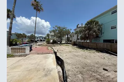 8586 E Bay Drive, Treasure Island, FL 33706 - Photo 4