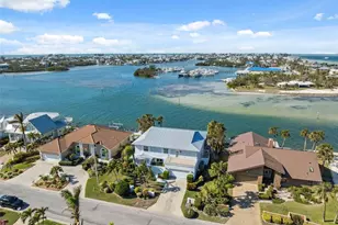 727 Key Royale Dr, Holmes Beach, FL 34217 - Photo 68