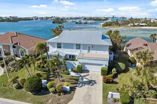 727 Key Royale Dr, Holmes Beach, FL 34217 - Photo 66