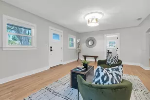 6921 Mango Ave S, Saint Petersburg, FL 33707 - Photo 10