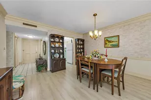 131 Bluff View Dr, Belleair Bluffs, FL 33770 - Photo 2