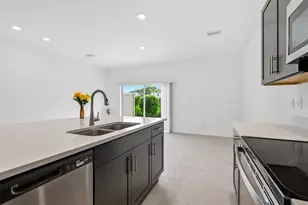 34202 Polacca Ln, Wesley Chapel, FL 33543 - Photo 10