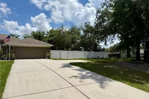 13110 Bamboo St, Spring Hill, FL 34609 - Photo 4