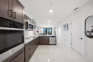 132 Mirror Lake, Saint Petersburg, FL 33701 - Photo 8