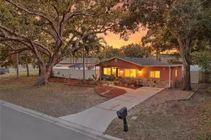 961 Lexington Dr, Dunedin, FL 34698 - Photo 2