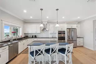 727 Key Royale Dr, Holmes Beach, FL 34217 - Photo 24