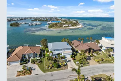 727 Key Royale Drive, Holmes Beach, FL 34217 - Photo 72